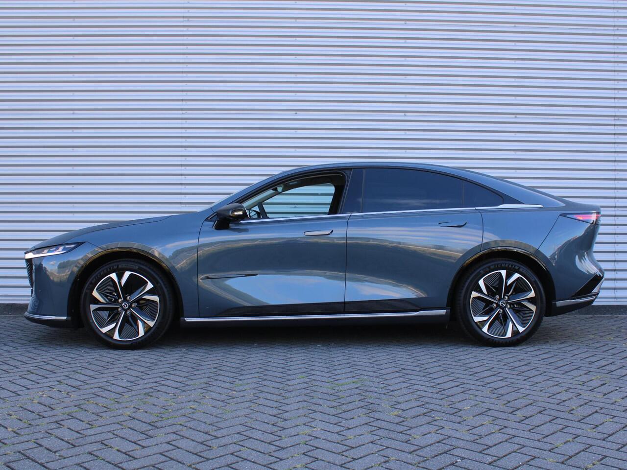 Mazda 6 6e Takumi 68.8 kWh | Stuur-/stoelverwarming + ventilatie | Pano | Camera rondom | Elek. stoelverstelling + achterklep | 19" LM | Cruise adapt. |