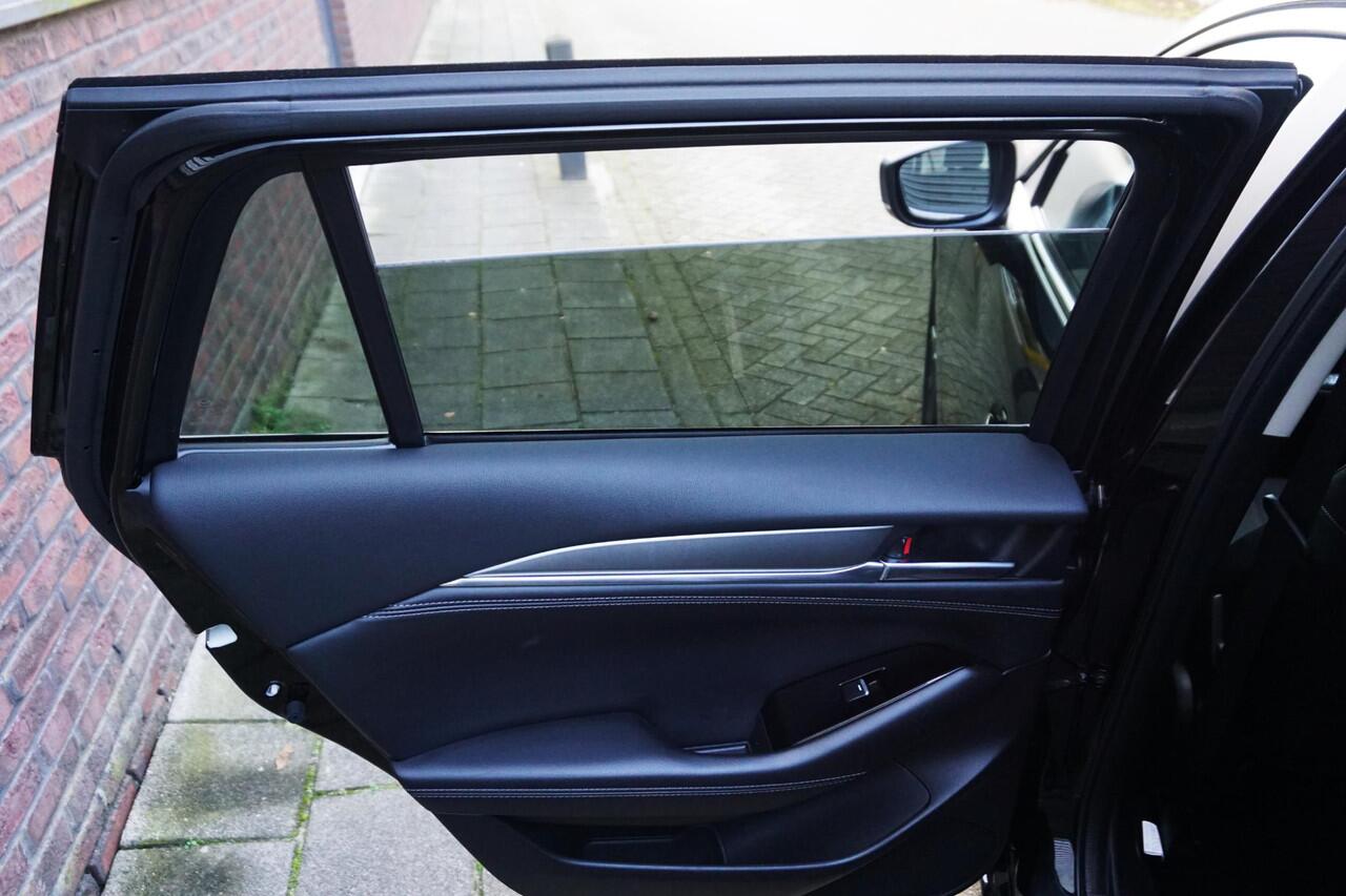 Mazda 6 Sportbreak 2.0 SkyActiv-G 165 Zwart metallic/Trekhaak/Head-Up /Nederlandse auto.