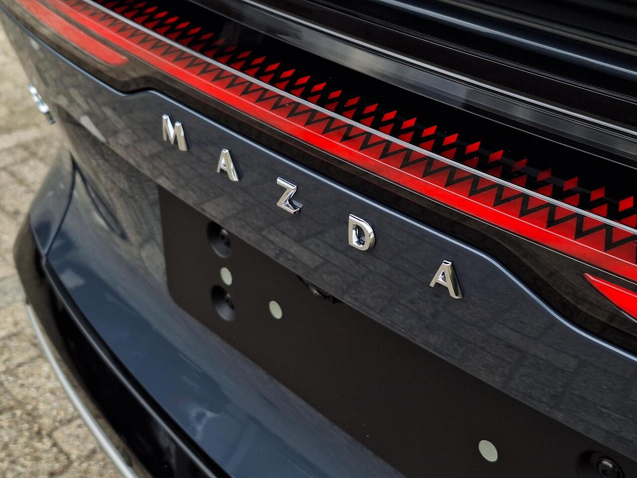 Mazda 6 6e Takumi 68.8 kWh 17% bijtelling | DEMO korting | Elektrisch wegklapbare trekhaak | Stoelverwarming en verkoeling | Apple carplay / Android auto | Adaptieve cruise control | Panoramadak |