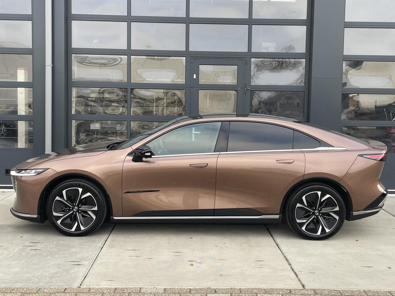 Mazda 6 6e NU VOOR ¤ 299,- PER MAAND! * TAKUMI 68.8 kWh NAVIGATIE | PANORAMA DAK | 19 INCH LMV | RONDOMZICHT CAMERA | WINTERPAKKET NU VOOR ¤ 299,- PER MAAND! *