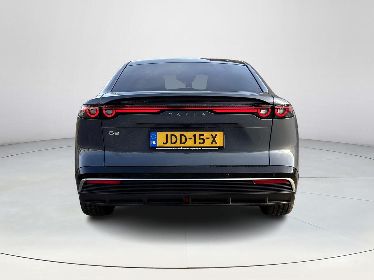 Mazda 6 6e Takumi 68.8 kWh 17% bijtelling | DEMO korting | Elektrisch wegklapbare trekhaak | Stoelverwarming en verkoeling | Apple carplay / Android auto | Adaptieve cruise control | Panoramadak |