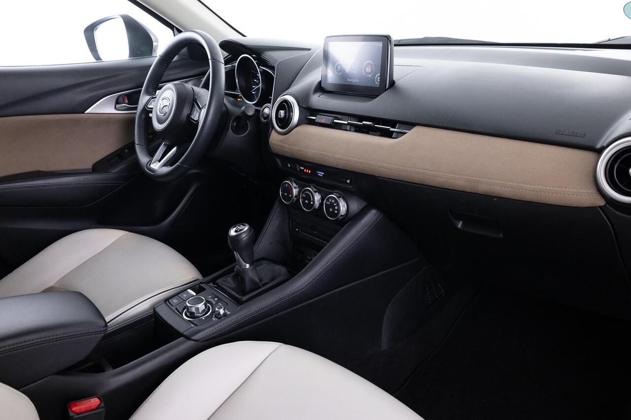 Mazda CX-3 2.0 SkyActiv-G 121 Sport Selected | APPLE CARPLAY | 18 INCH LM | UNIEKE BEIGE LEDER/ALCATARA BEKLEDING | CRUISE CONTROL | PARKEERSENSOREN | DODEHOEK DETECTIE |