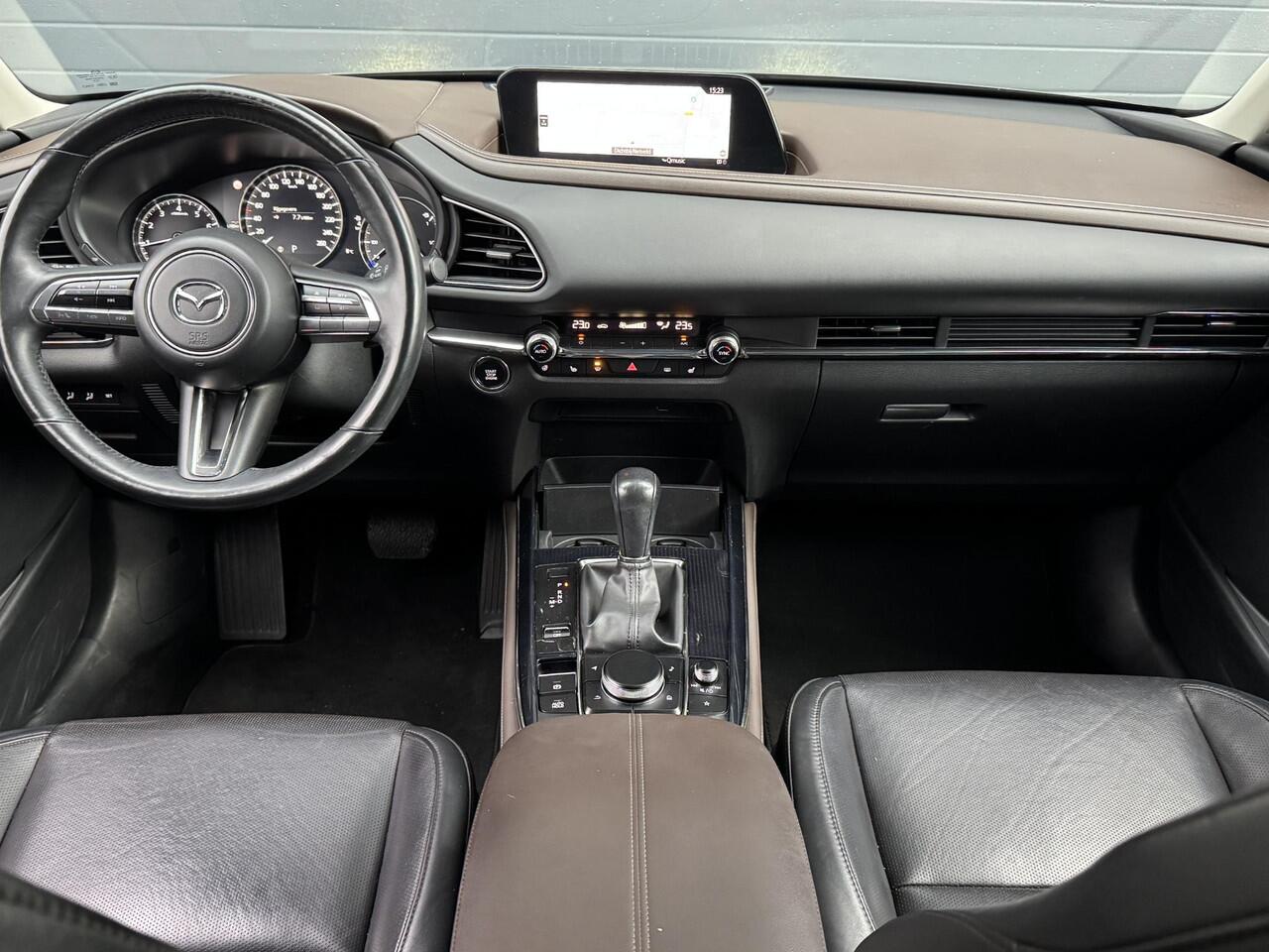 Mazda CX-30 2.0 E-SKYACTIV M HYBRID LUXURY I AUTOMAAT I P-CAMERA I CLIMATE CONTROL I APPLE CARPLAY I LEDEREN BEKLEDING