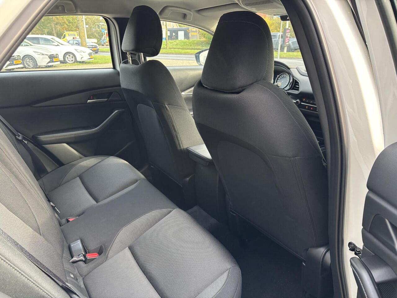 Mazda CX-30 2.5 e-SkyActiv-G M Hybrid Prime-line Navigatie, Apple Carplay / Android Auto, A.Rij-Camera, Cruise Controle Add, Airco, Middenarmsteun, Lichtmetaal.
