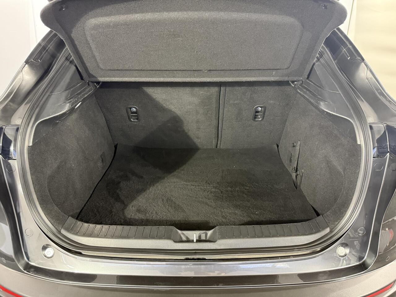 Mazda CX-30 2.0 e-SkyActiv-X M Hybrid Luxury / NL auto / Voll. historie / Leder / Navi / Bose