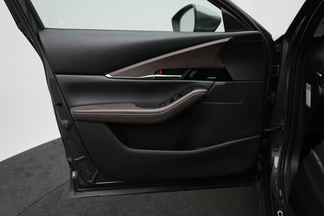 Mazda CX-30 2.0 e-SkyActiv-X Luxury i-Activesense automaat met Sunroof en all-weather banden : dealer onderhouden