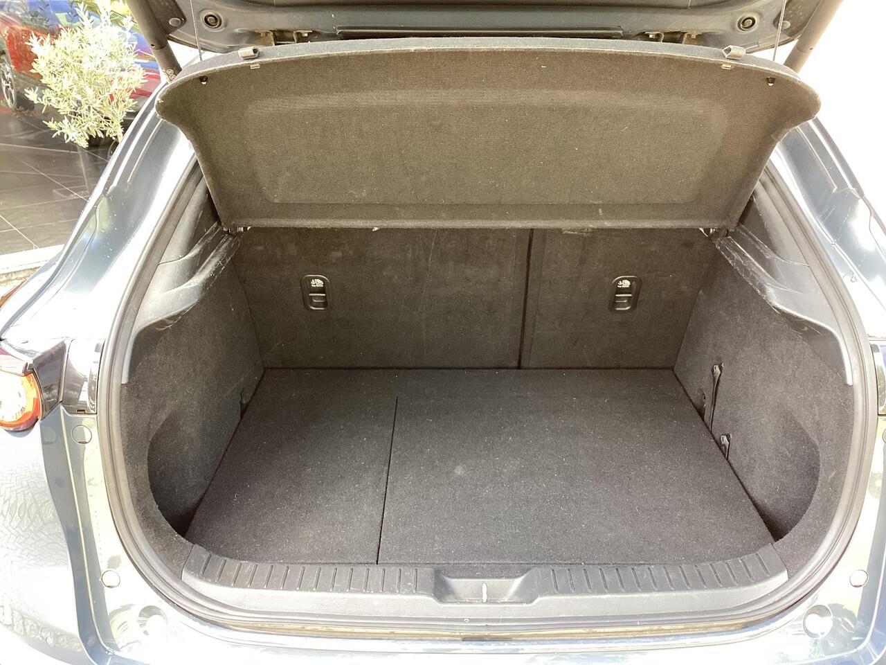 Mazda CX-30 2.0 e-SkyActiv-X M Hybrid Luxury 1e Eig., NL-Auto, Dealer Ondh., Navigatie, Bose, Apple Carplay/ Android Auto, Leer, Camera 360, Parkeerhulp, Electr-A.klep, Cruise Controle Add., Stuur & Stoel verwarm., Keyless.