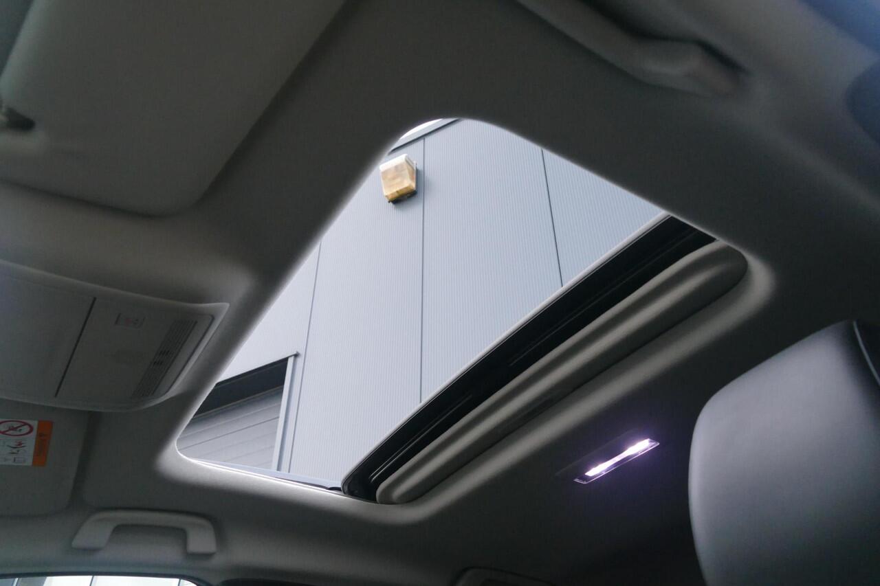 Mazda CX-30 2.0 e-SkyActiv-X M Hybrid Luxury | ALL-SEASON | TREKHAAK | PANO | BOSE | HEAD-UP | RIJKLAARPRIJS |