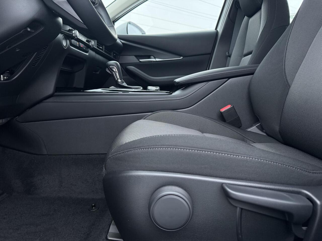 Mazda CX-30 2.5 e-SkyActiv-G M Hybrid Prime-line | Automaat | Adaptieve cruise control | Airco | Achteruitrijcamera | Parkeersensoren | Draadloos applecarplay en android auto | Automatisch groot licht |