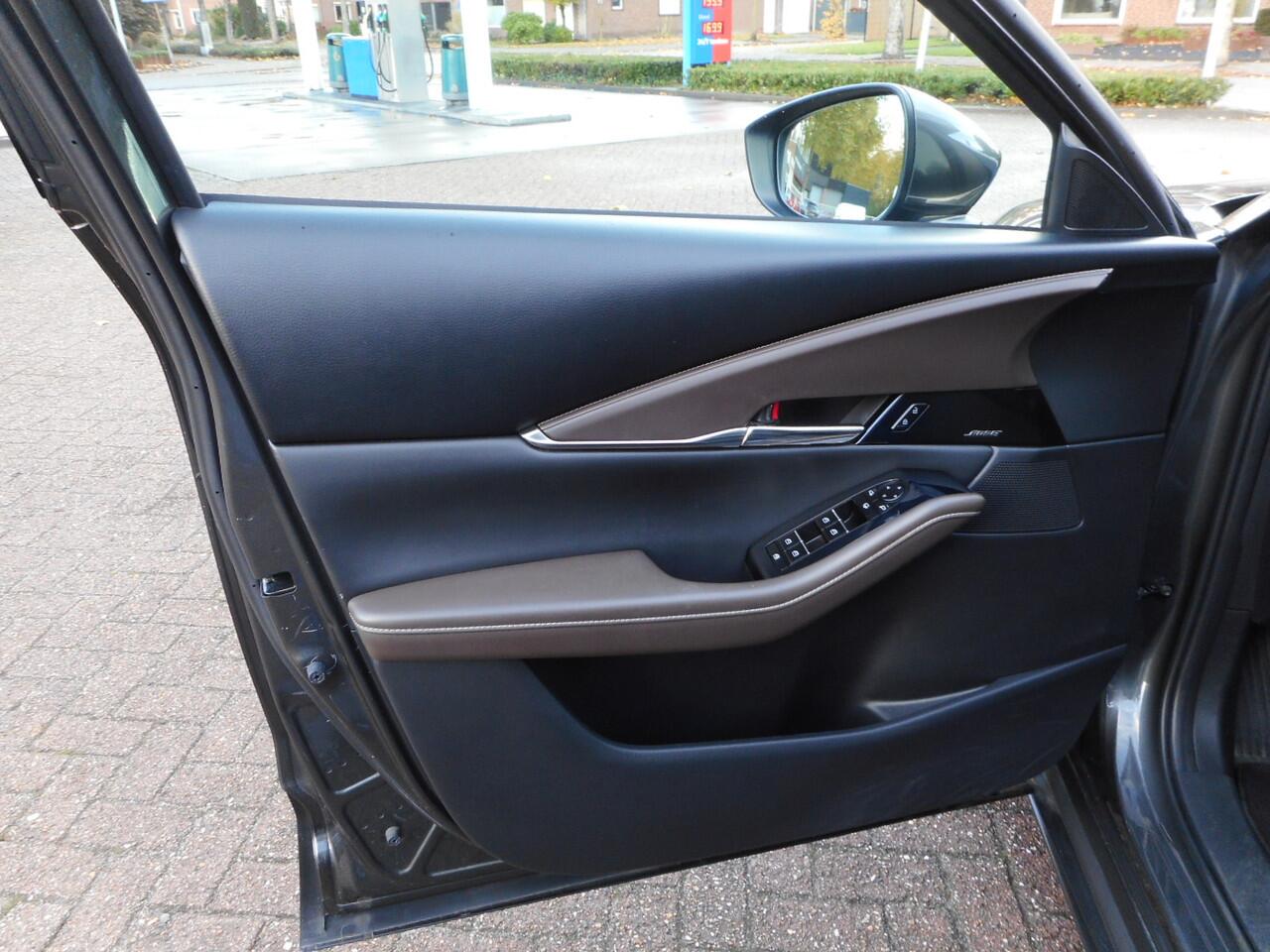 Mazda CX-30 2.0 e-SkyActiv-G M Hybrid Comfort 18", Leer