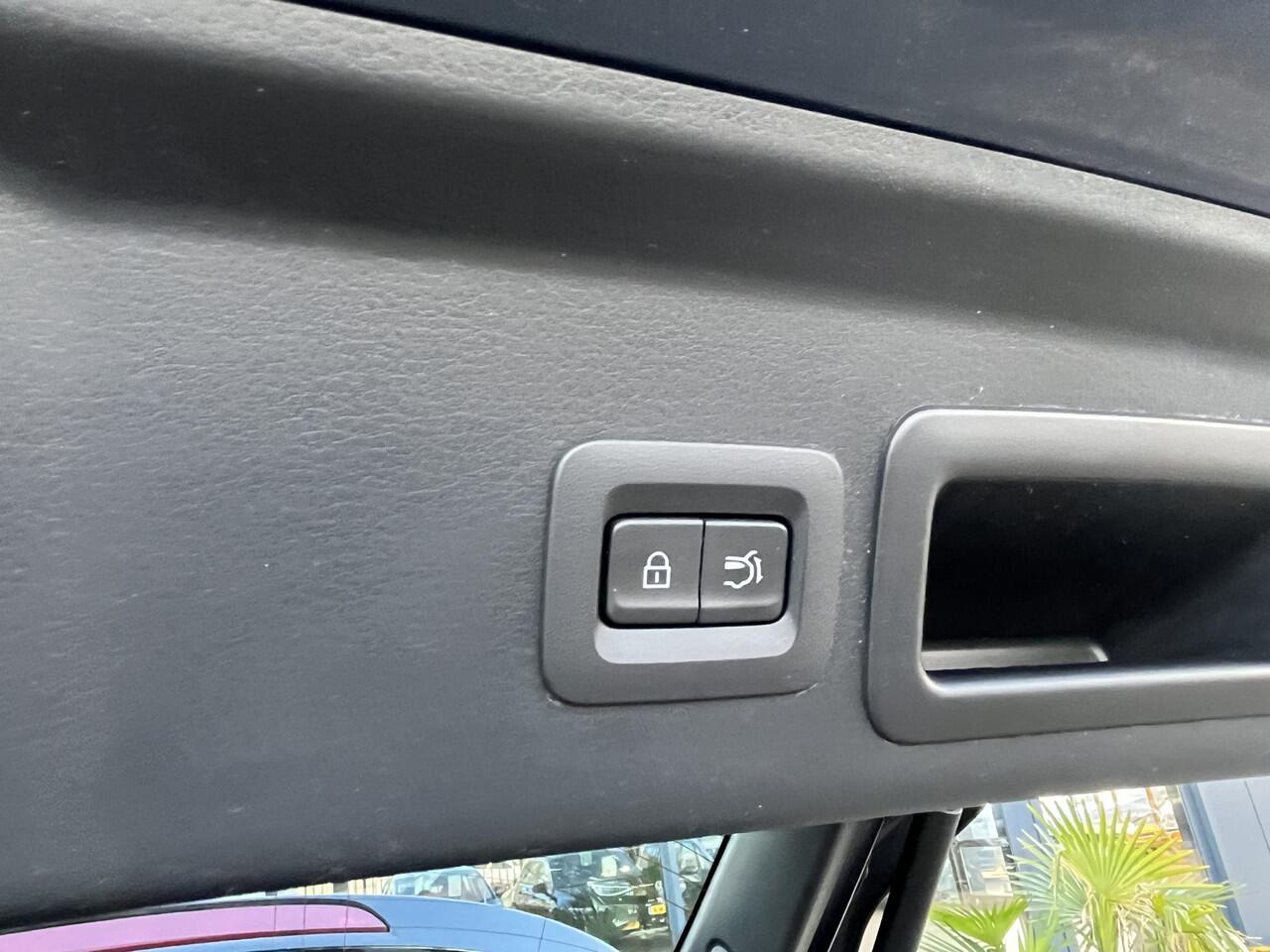 Mazda CX-30 2.0 e-SkyActiv-X M Hybrid Comfort Stoelverwarming, Adaptive Cruise & Afneembare Trekhaak