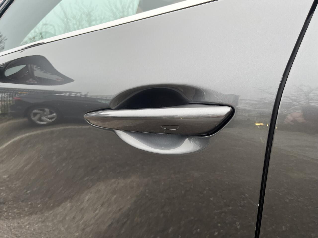 Mazda CX-30 2.0 e-SkyActiv-X M Hybrid Luxury // LEDER // ELEK.STOEL+GEHEUGEN // CAMERA // NAVI+CARPLAY // HEAD-UP DISPLAY //