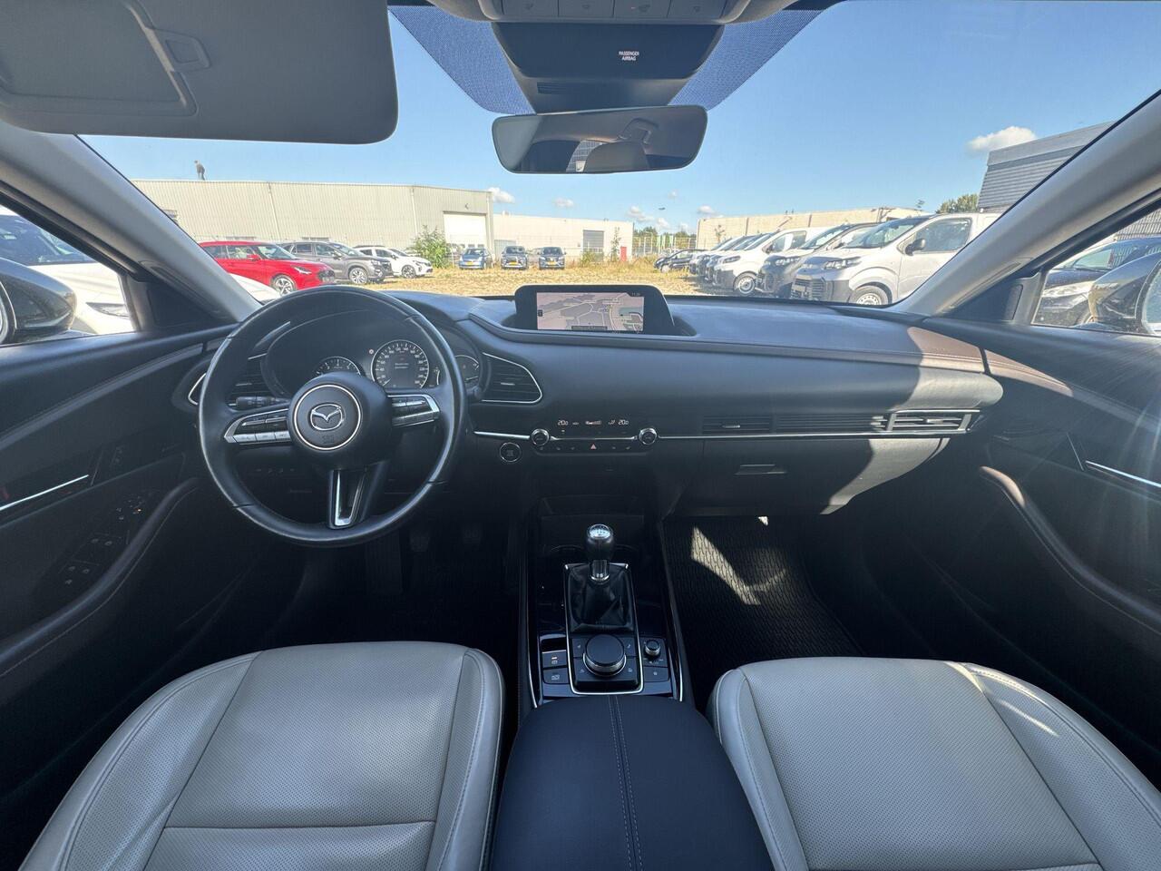 Mazda CX-30 2.0 e-SkyActiv-X M Hybrid Luxury | Rijklaar | Apple carplay | Head-up display | Stoel verwarming