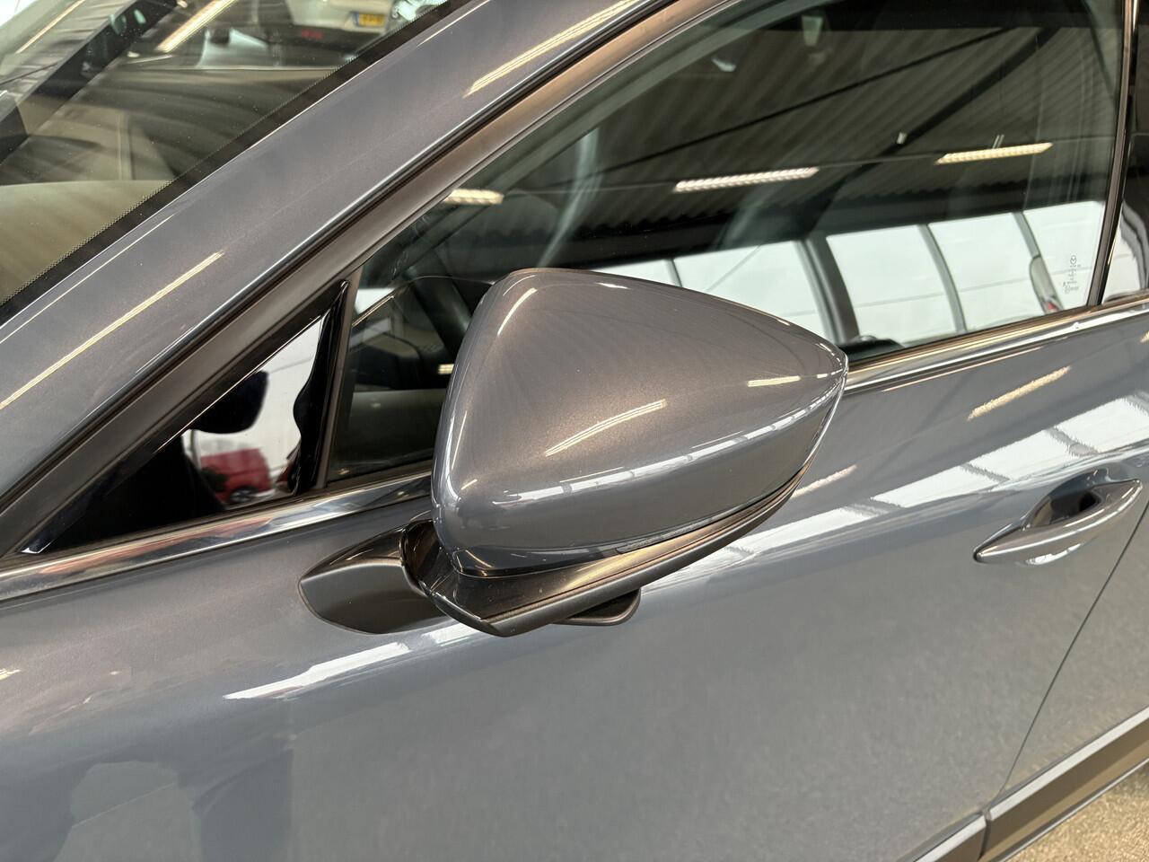 Mazda CX-30 2.0 e-SkyActiv-X 180pk Hybrid Luxury LEDER/BOSE/HUD/DODEHOEK/CAMERA/18INCH/PDC/KEYLESS