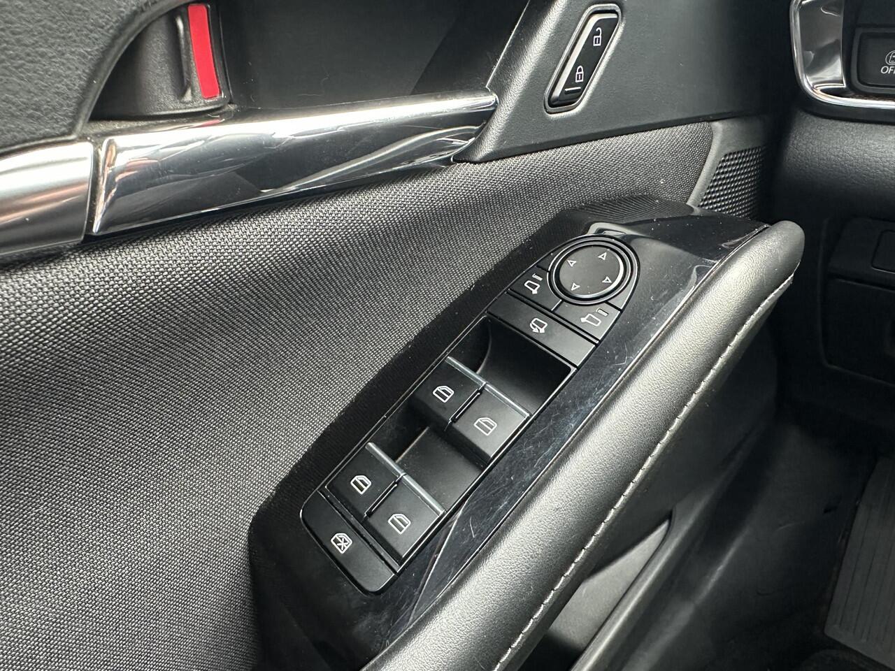 Mazda CX-30 2.0 e-SkyActiv-G M Hybrid Comfort | PARKEER SENSOREN VOOR EN ACHTER | ACHTERUITRIJ CAMERA | HEADUP DISPLAY |