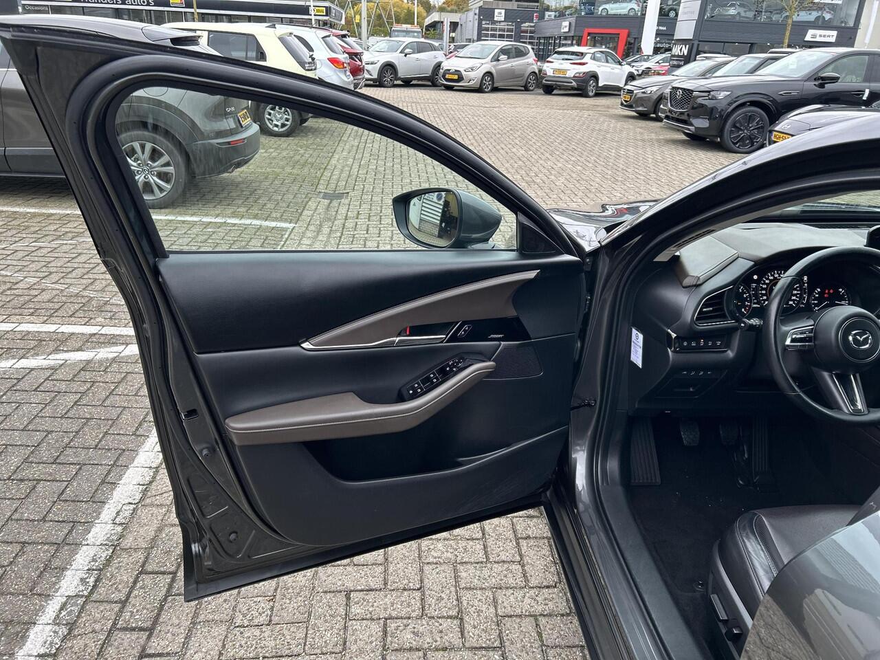 Mazda CX-30 2.0 e-SkyActiv-X M Hybrid Luxury | Apple Carplay/Android Auto | Stoel/stuurverwarming | Elektrische verstelbare stoelen met geheugen | Elektrische achterklep | Adaptief Cruise Control |