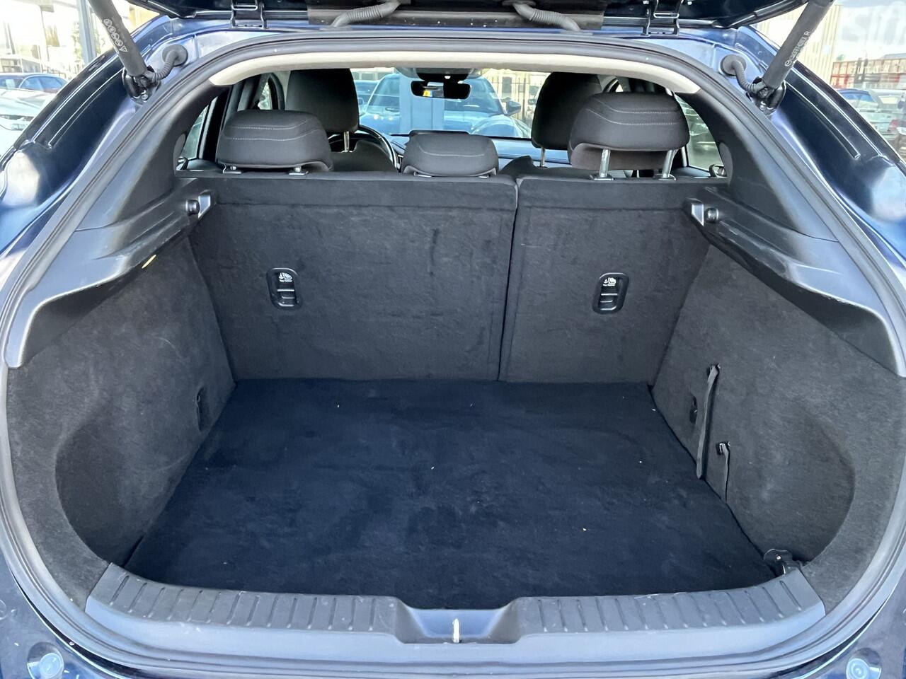 Mazda CX-30 2.0 e-SkyActiv-X M Hybrid Comfort Stoelverwarming, Adaptive Cruise & Afneembare Trekhaak