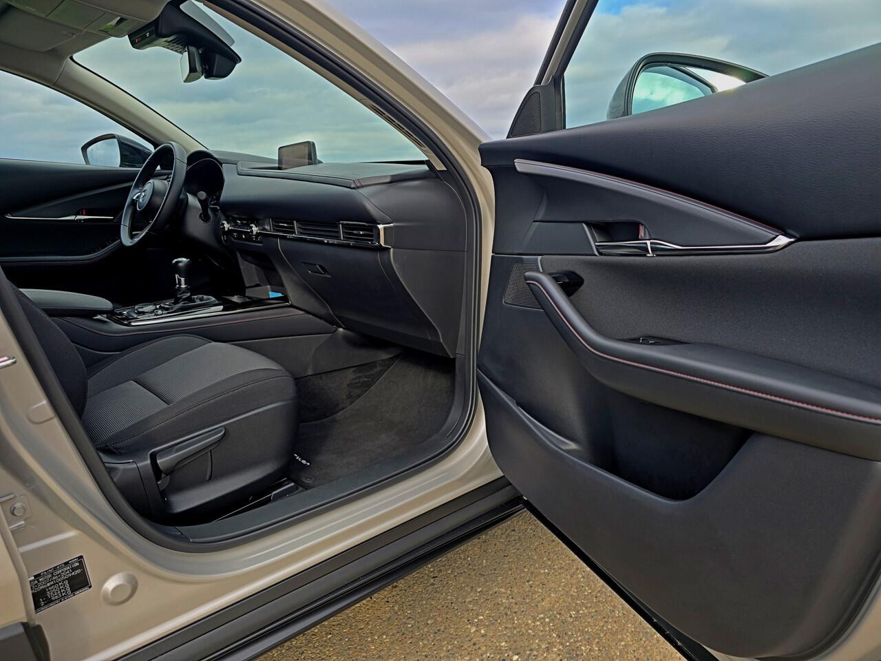 Mazda CX-30 2.5 e-SkyActiv-G M Hybrid Centre-line - 140 Pk - ParkeerCamera - Stoelverwarming - Navi