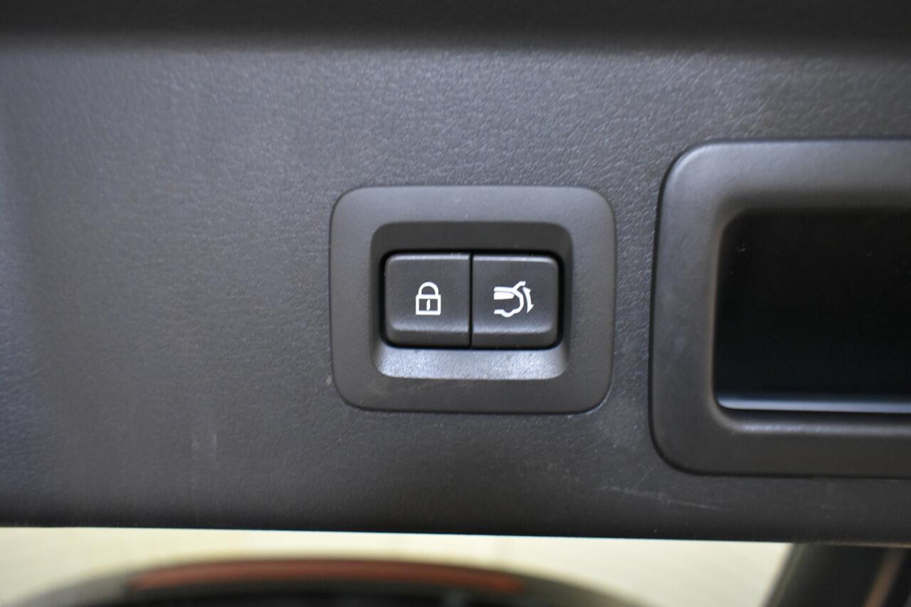 Mazda CX-30 2.0 e-SkyActiv-X M Hybrid Luxury 360º Cam Leer El-Aklep + Stoelen Navi Dhoek Detectie