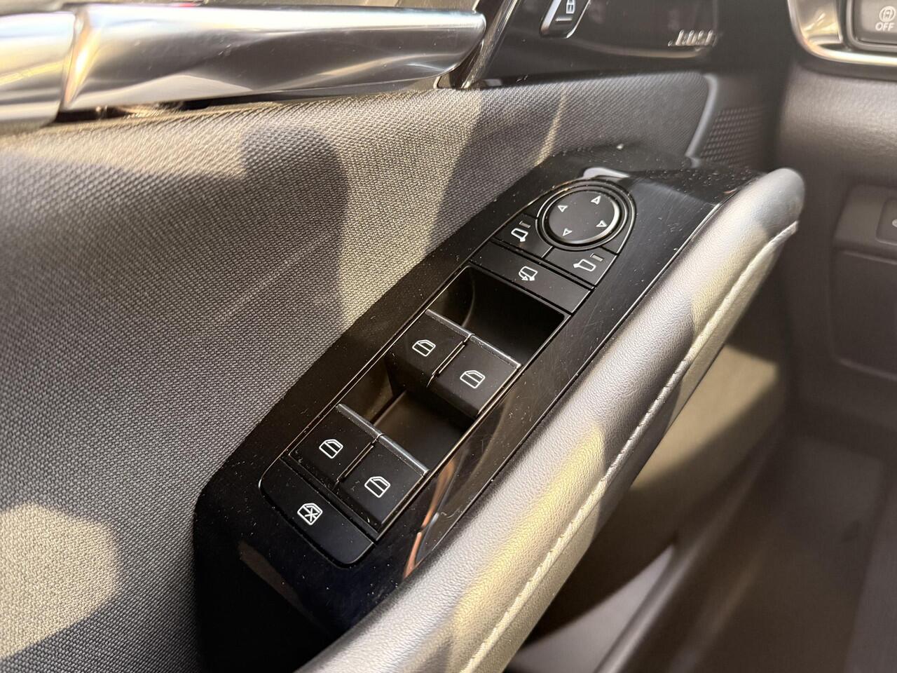 Mazda CX-30 2.0 e-SkyActiv-X M Hybrid Sportive | BOSE | HEAD UP DISPLAY | ACHTERUITRIIJ CAMERA |