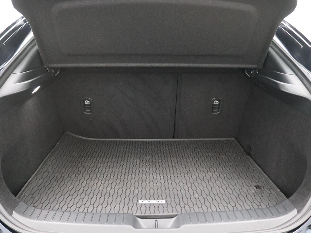 Mazda CX-30 2.0 e-SkyActiv-X M Hybrid Homura 186PK Aut. Head-up display, Trekhaak, Dodehoek detectie, Keyless, Elektr. Achterklep, Stoelverwarming, 18" LM Velgen, Adaptieve Cruise Control, Camera