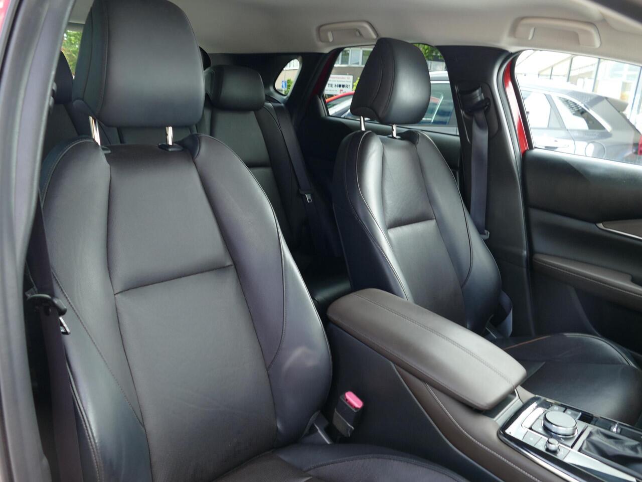 Mazda CX-30 2.0 e-SkyActiv-X M Hybrid Luxury | Trekhaak | ALL SEASON | Leder | Camera | RIJKLAARPRIJS!