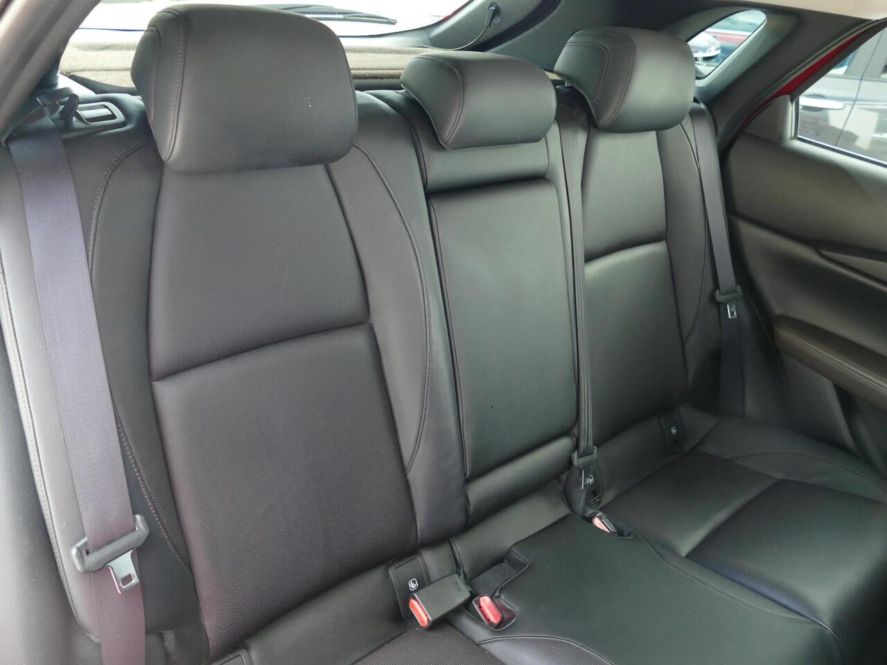 Mazda CX-30 2.0 e-SkyActiv-X M Hybrid Luxury | Trekhaak | ALL SEASON | Leder | Camera | RIJKLAARPRIJS!