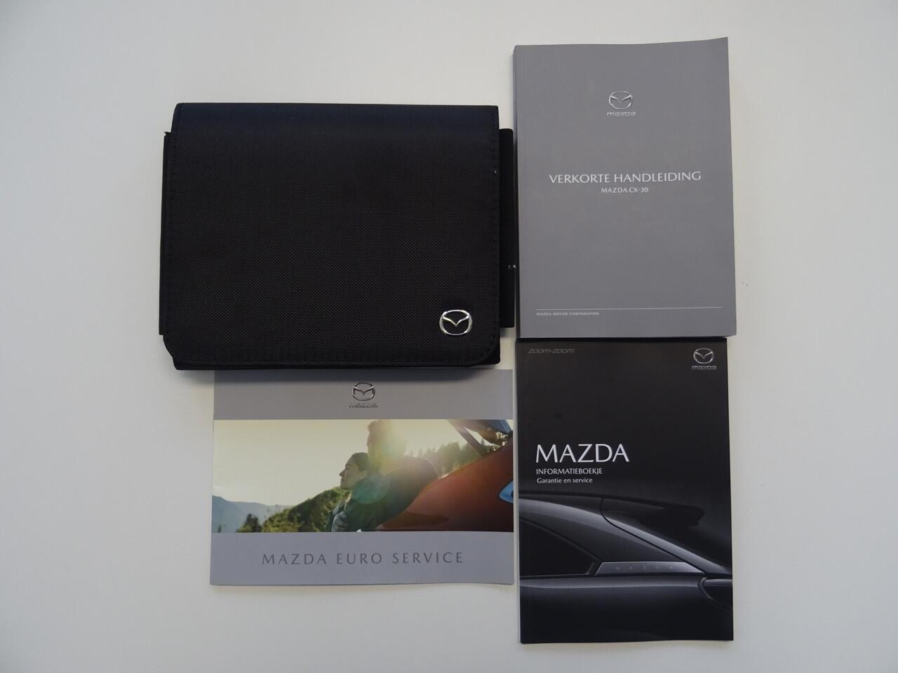 Mazda CX-30 2.0 e-SkyActiv-X M Hybrid Luxury * LAGE KM * LEER * HEAD-UP !!