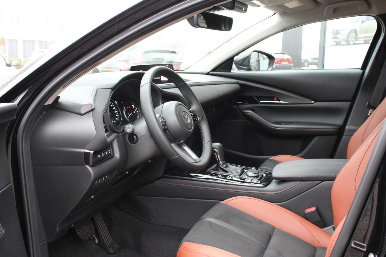 Mazda CX-30 2.5 e-SkyActiv-G 140 M Hybrid Nagisa , Demovoordeel ¤ 4.390,-, Automaat, Bruin Leder, Bose, Navi, Adap.Cruise, Clima, Apple Carplay, Camera, PDC, HUD, Stoelverwarming, 18" LMV