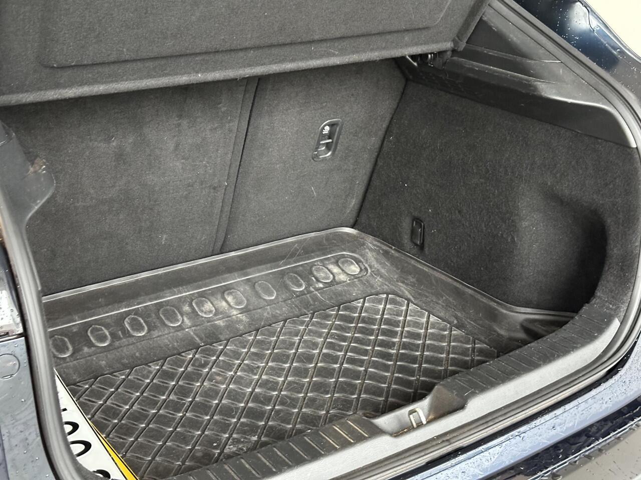 Mazda CX-30 2.0 e-SkyActiv-X M Hybrid Comfort AUTOMAAT | AFNEEMBARE TREKHAAK | NAVIGATIE | HEAD-UP DISPLAY | STOEL-/STUURVERWARMING