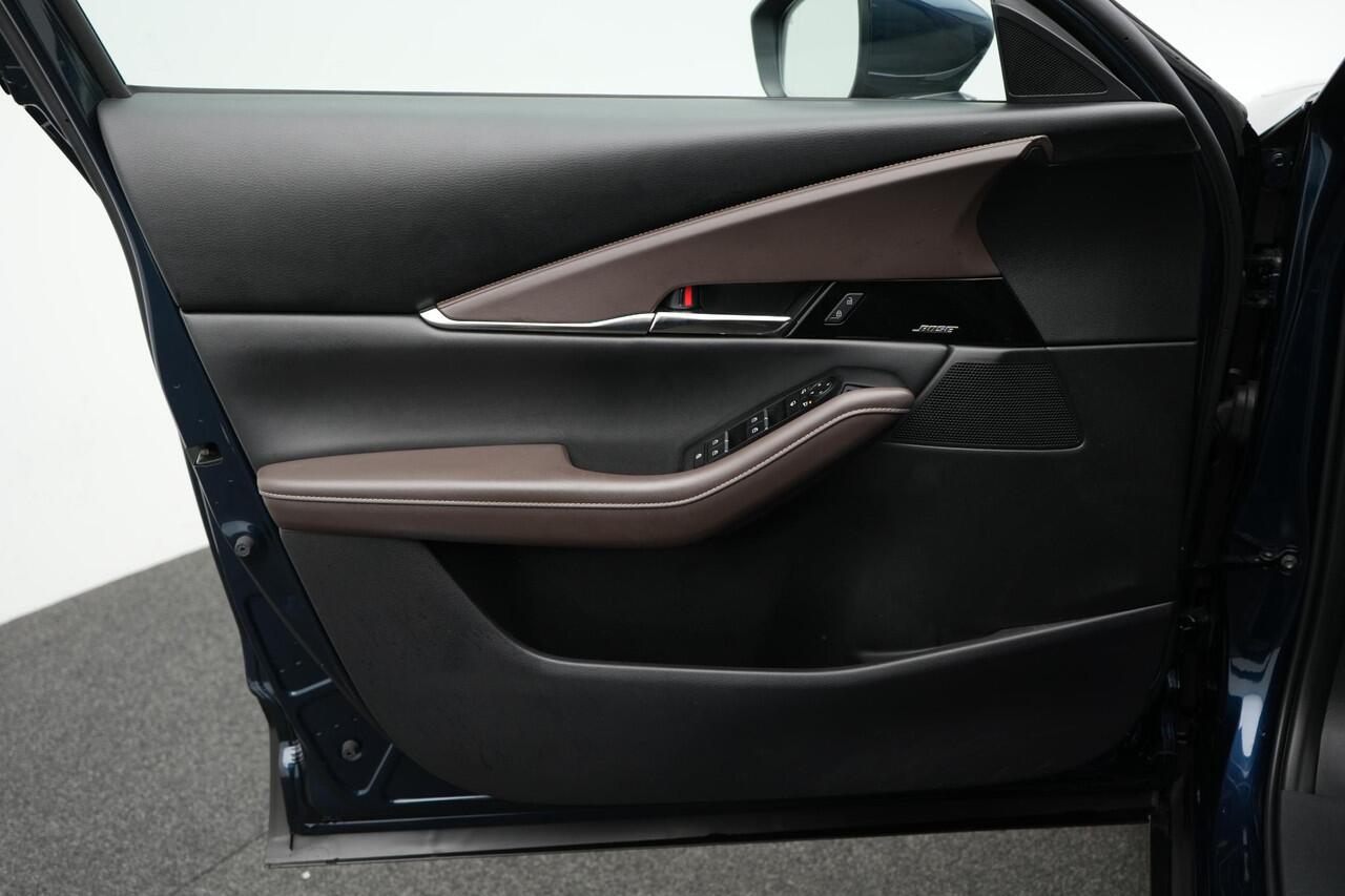 Mazda CX-30 2.0 e-SkyActiv-X Luxury i-Activsense automaat : dealer onderhouden