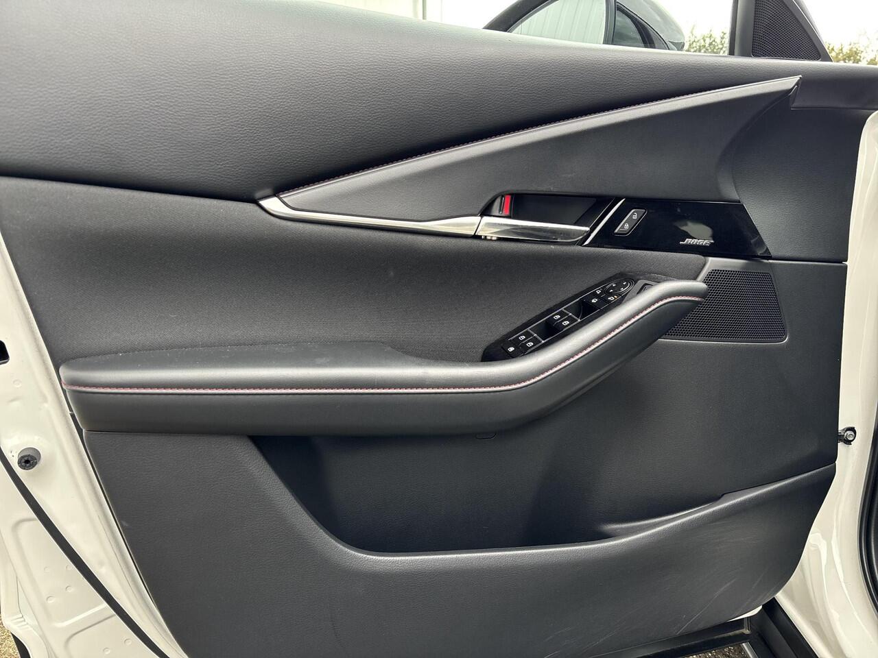 Mazda CX-30 2.0 e-SkyActiv-X M Hybrid Sportive Parkeersensoren voor- en achter | Achteruitrijcamera| Apple CarPlay & Android Auto | Bose geluidsinstallatie | Adaptieve Cruise Control