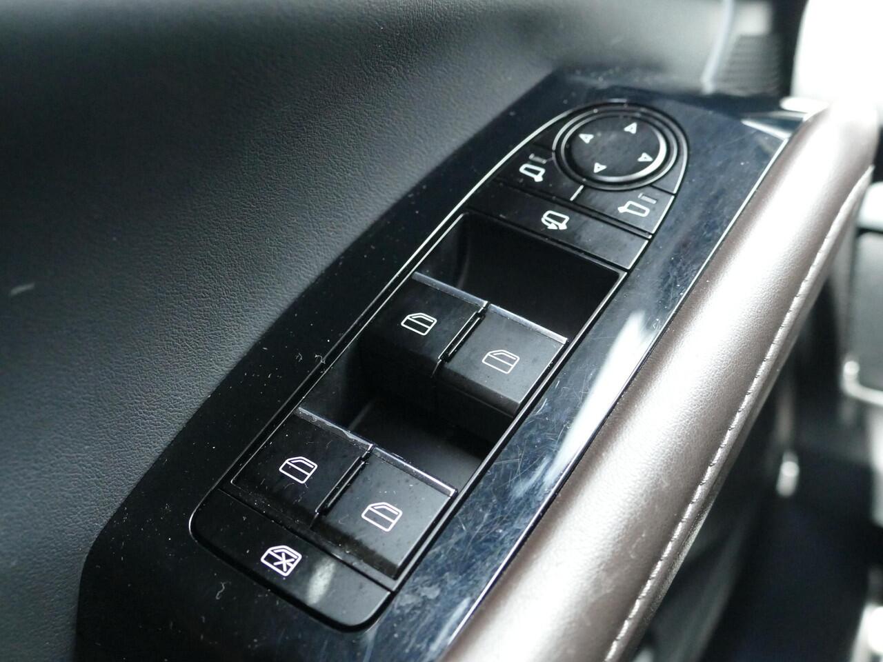 Mazda CX-30 2.0 e-SkyActiv-X M Hybrid Luxury | Trekhaak | ALL SEASON | Leder | Camera | RIJKLAARPRIJS!