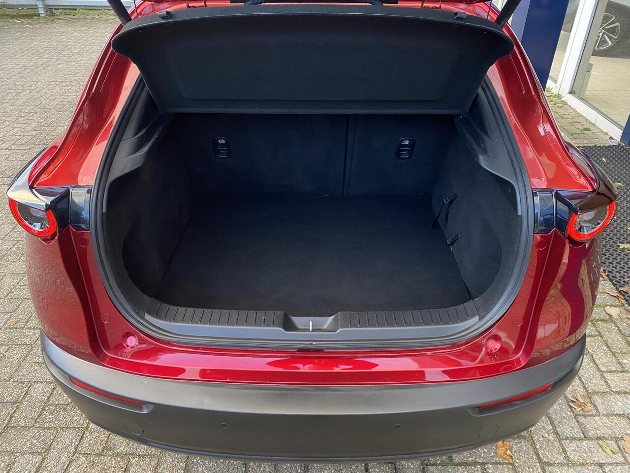 Mazda CX-30 2.0 e-SkyActiv-X M Hybrid Luxury / Automaat / NL-Auto / 1e-Eigenaar / Adaptieve Cruise-Control Stop&Go / Stoelverwarming / Stuurverwarming / Elektr.-Stoelen met Geheugen / Climate-Control / Apple-Carplay & Android-Auto / Head-Up-Display / Elektr.-Achterkl