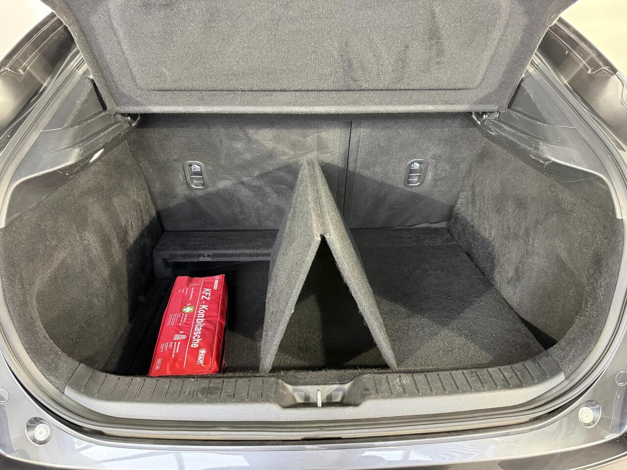 Mazda CX-30 2.0 e-SkyActiv-X M Hybrid Sportive / NL auto / Dealer onderhouden / Navigatie / CLimate ctrl / Cruise Control