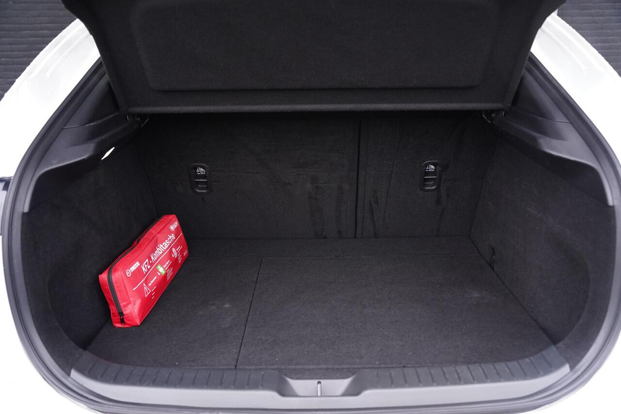 Mazda CX-30 2.0 e-SkyActiv-X M Hybrid Sportive Clima Navi Camera PDC v+a Apple Carplay 1e Eigenaar NAP