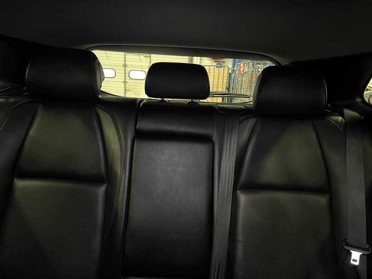 Mazda CX-30 2.0 e-SkyActiv-X M Hybrid Luxury | Apple Carplay/Android Auto | Achteruitrijcamera | Stoel/stuurverwarming | Elektrische achterklep | Schuifkanteldak |