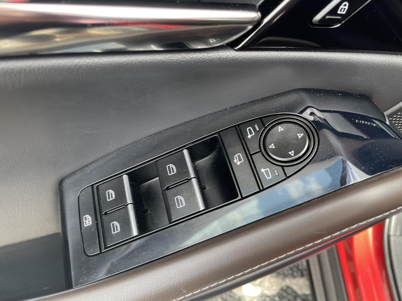 Mazda CX-30 2.0 e-SkyActiv-X 180 M Hybrid 4WD Luxury | AUTOMAAT | SUNROOF | I-PACK | BOSE | LEDER | FULL-OPTION!!