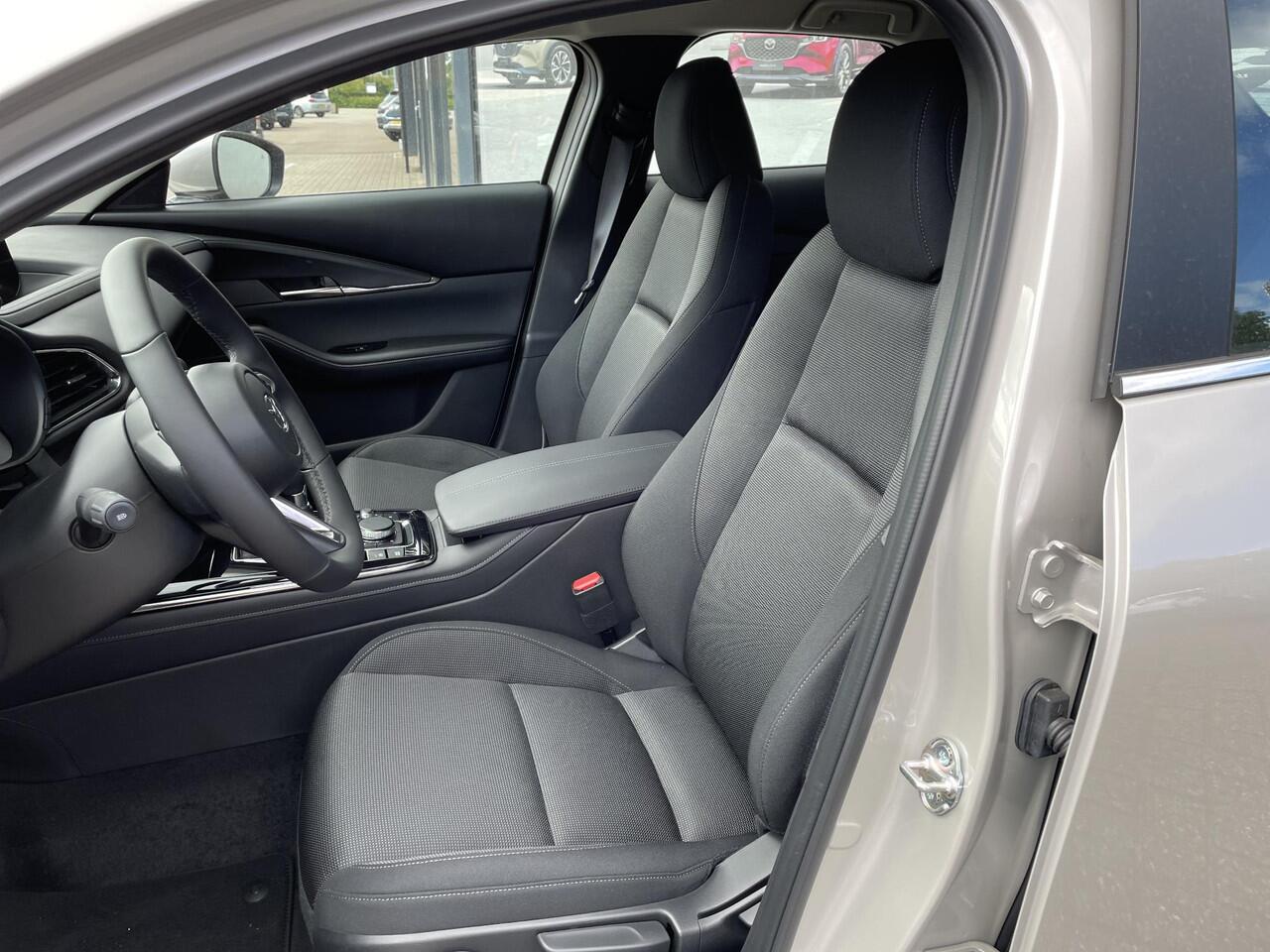 Mazda CX-30 2.0 e-SkyActiv-X 186 M Hybrid Centre Line , Demovoordeel ¤ 5.040,-, Adap. Cruise, Clima, Stoelverwarming, Stuurverwarming, LMV 18 Inch, Stoffen bekleding, Camera, PDC, Navi, HUD, Apple Carplay