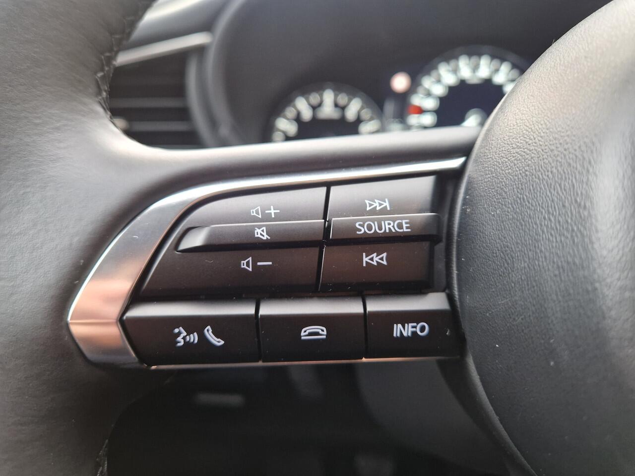 Mazda CX-30 2.0 e-SkyActiv-G 122 M Hybrid Exclusive-line NAVI | ACHTERUITRIJCAMERA | 18 INCH LMV TREKHAAK | PARKEERSENSOREN