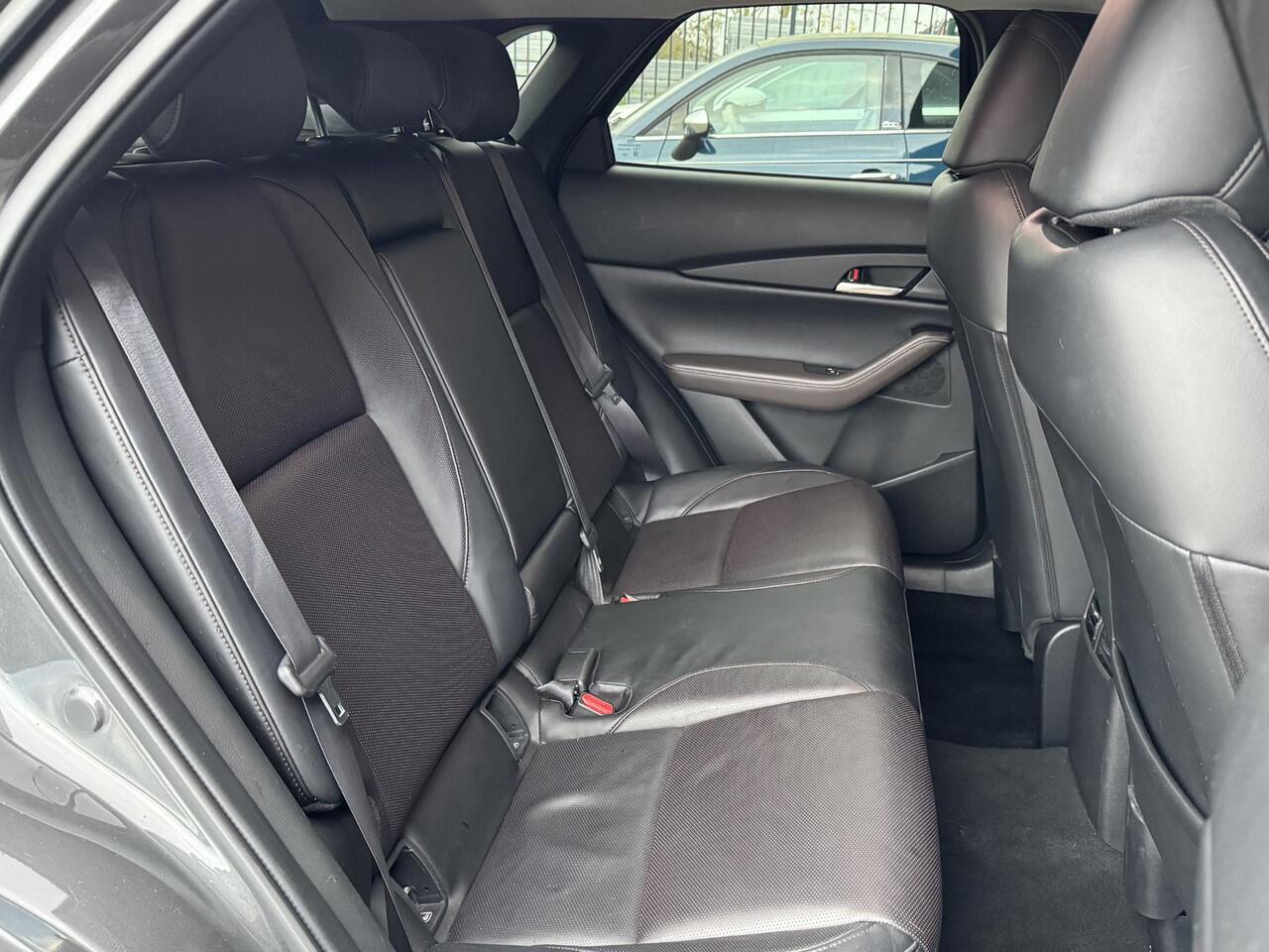 Mazda CX-30 2.0 E-SKYACTIV M HYBRID LUXURY I AUTOMAAT I P-CAMERA I CLIMATE CONTROL I APPLE CARPLAY I LEDEREN BEKLEDING