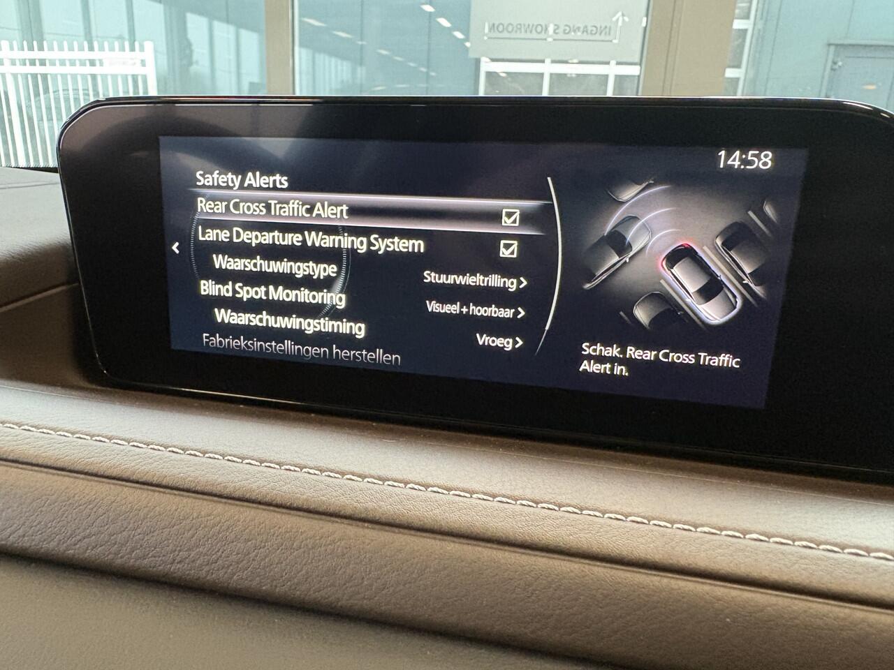 Mazda CX-30 2.0 e-SkyActiv-X 180pk Hybrid Luxury LEDER/BOSE/HUD/DODEHOEK/CAMERA/18INCH/PDC/KEYLESS