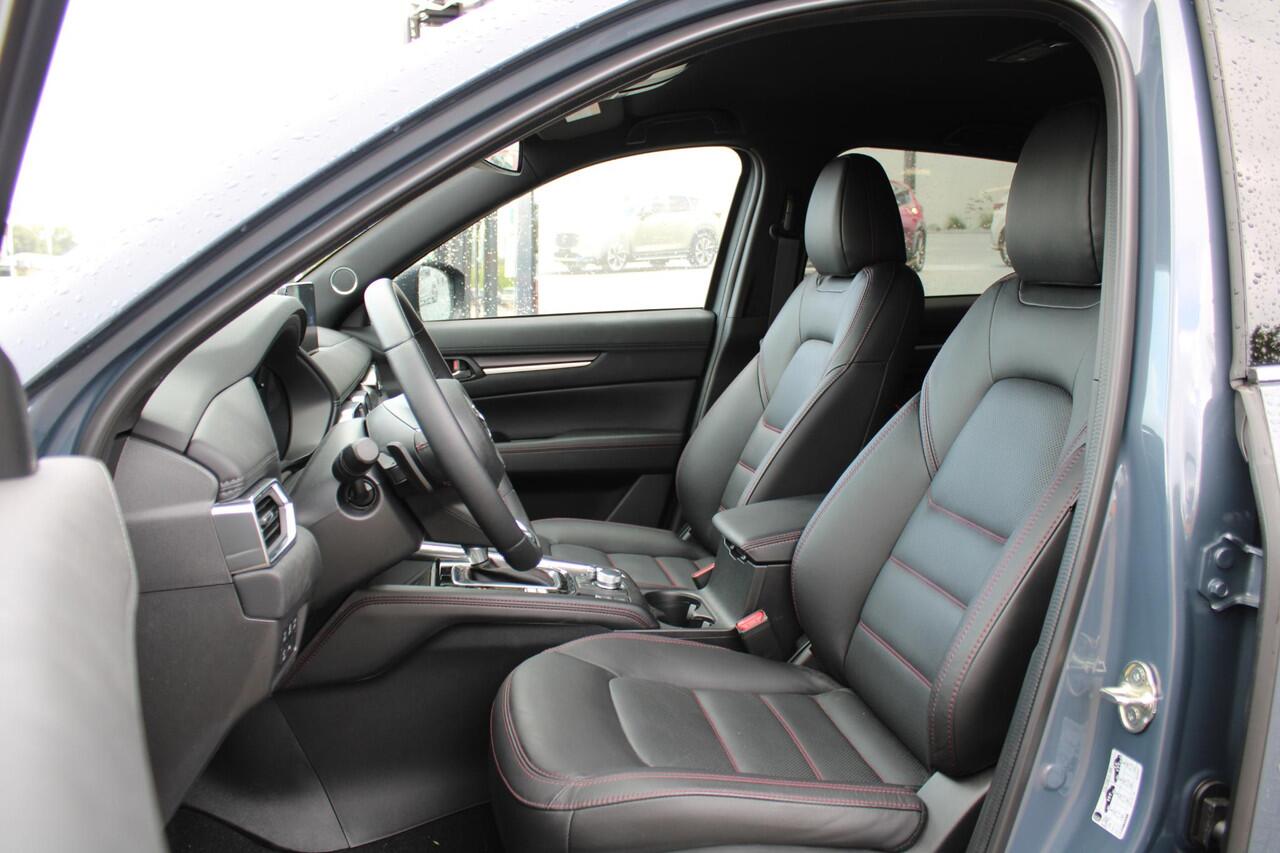 Mazda CX-5 2.0 e-SkyActiv-G M Hybrid 165 Homura & Comfort Pack, Demovoordeel ¤ 7.390-, Navi, Adap.Cruise, Clima, Leder, Apple Carplay, 360 Camera, PDC, HUD, Stoelverwarming/ventilatie, 19" LMV, Elek.Achterklep