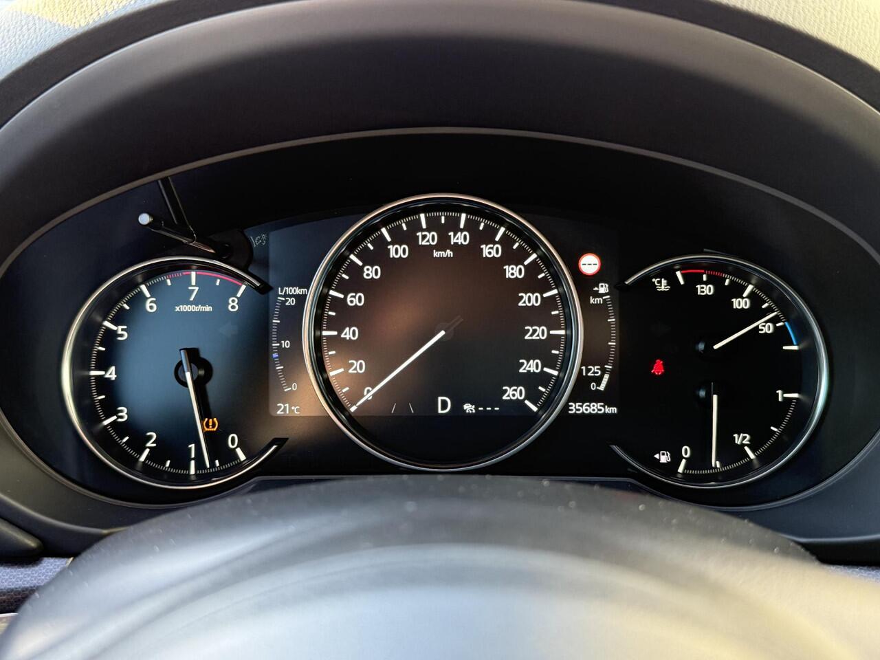 Mazda CX-5 2.0 e-SkyActiv-G M Hybrid 165 Homura / Fabrieksgarantie t/m 04-2027 / Comfort Pack / 19" LMV / 2.000 kg Trekgewicht / Lederen bekleding / Stoelventilatie voor / Verwarmde stoelen voor en achter / Adaptive Cruise / Rondomzicht Camera / Bose Audio /