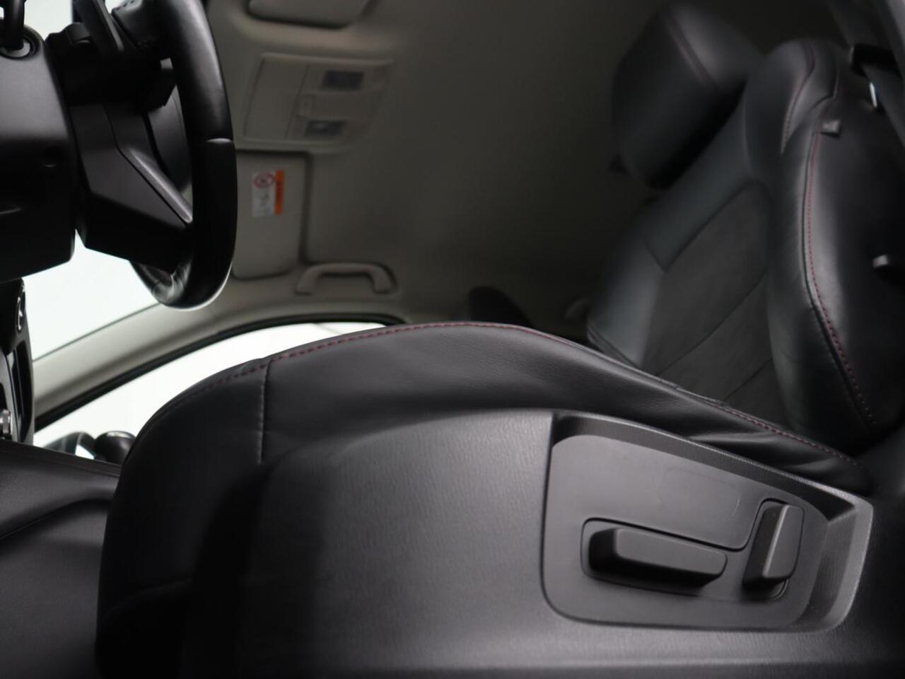 Mazda CX-5 2.0 SkyActiv-G 165 Sportive | Leder/Alcantara | Trekhaak | Head-Up | Adaptive cruise | 360 Camera | Stoel & stuurverwarming | Navigatie | Full LED | Keyless | Carplay | 19'' lichtmetalen velgen