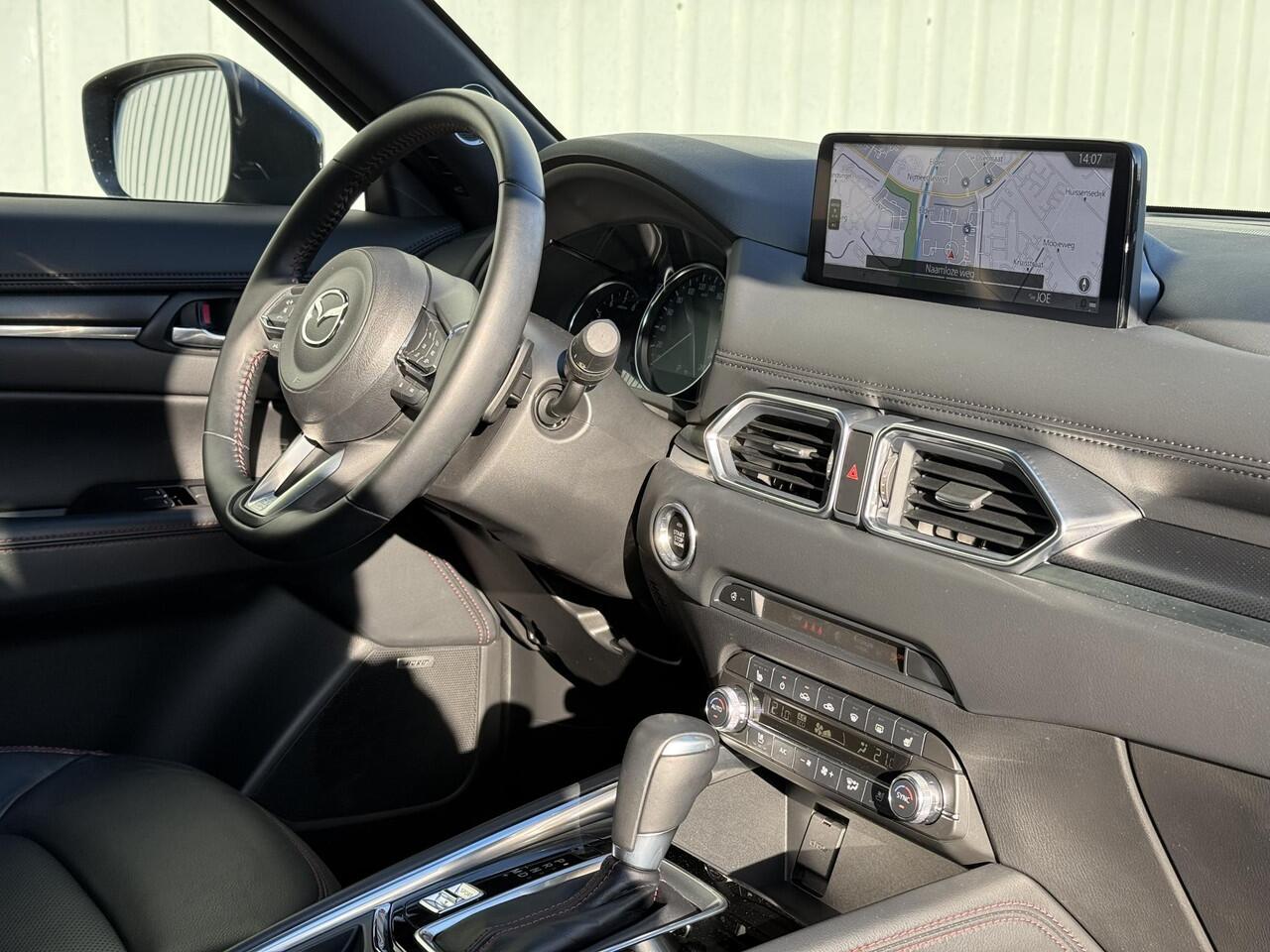 Mazda CX-5 2.0 e-SkyActiv-G M Hybrid 165 Homura / Fabrieksgarantie t/m 04-2027 / Comfort Pack / 19" LMV / 2.000 kg Trekgewicht / Lederen bekleding / Stoelventilatie voor / Verwarmde stoelen voor en achter / Adaptive Cruise / Rondomzicht Camera / Bose Audio /