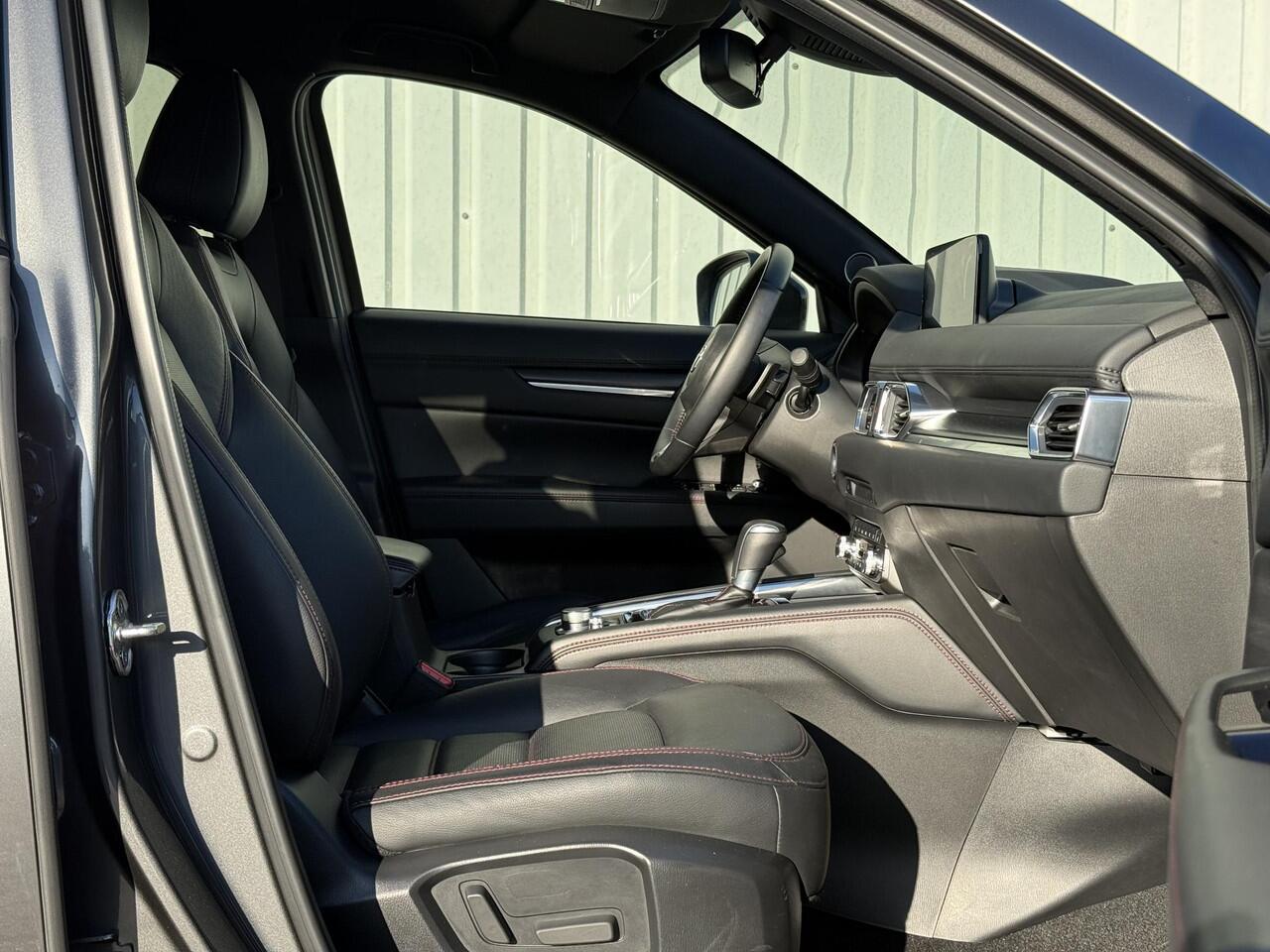 Mazda CX-5 2.0 e-SkyActiv-G M Hybrid 165 Homura / Fabrieksgarantie t/m 04-2027 / Comfort Pack / 19" LMV / 2.000 kg Trekgewicht / Lederen bekleding / Stoelventilatie voor / Verwarmde stoelen voor en achter / Adaptive Cruise / Rondomzicht Camera / Bose Audio /