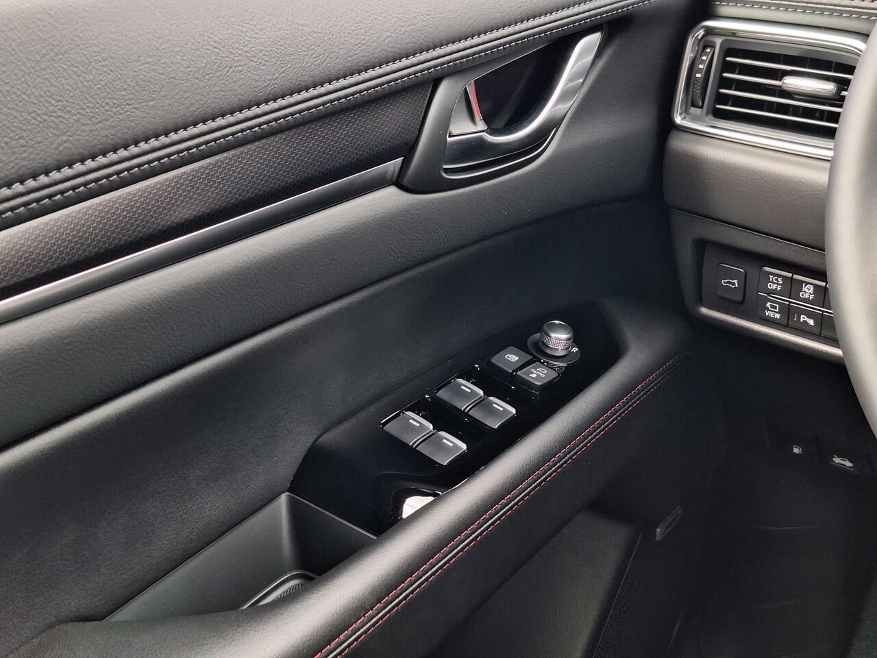 Mazda CX-5 2.0 e-SkyActiv-G M Hybrid 165 Homura ¤ 7.500,- korting | Schuif/kanteldak | Elektrische stoelen met geheugenstand | Stoelkoeling en Verwarming | Stuurverwarming | 360 Camera | Bose | Adaptieve cruise control | Head-up Display |