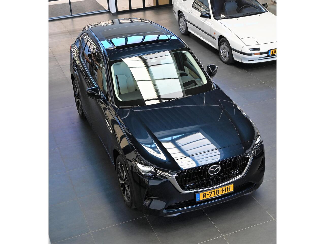 Mazda CX-60 e-SkyActiv 327 PHEV automaat Takumi Comfort & Convenience/Sound & Driver Assistance & Panoramic Pack *Trekhaak* *Dealeronderhouden* *Verwacht*