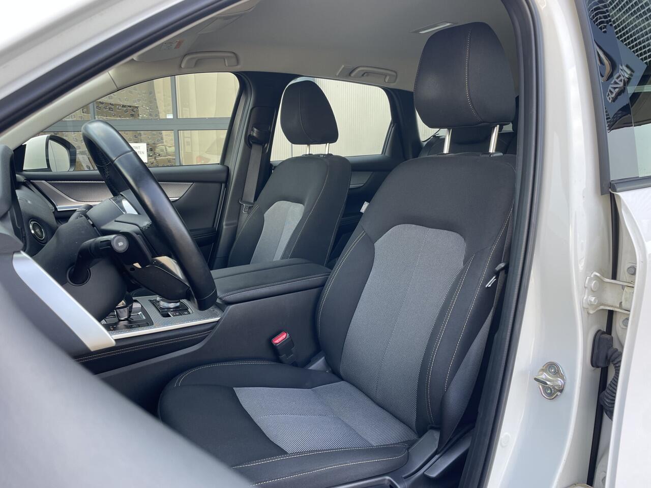 Mazda CX-60 2.5 e-SkyActiv 327 pk PHEV AUTOMAAT Exclusive-Line NAVI | ACHTERUITRIJCAMERA | TREKHAAK | BLACK-PAKKET | 20 INCH LMV FABRIEKS-GARANTIE | WINTERPAKKET | TREKGEWICHT 2500 KG